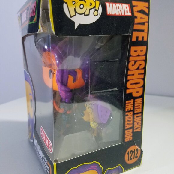 Funko Pop BLACKLIGHT edition Hawkeye Kate Bishop and Lucky the Pizza Dog - Picture 4 of 6